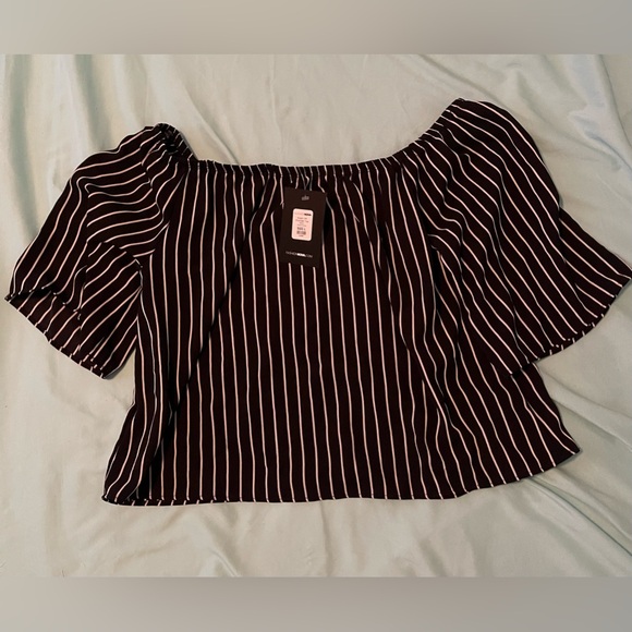 Fashion Nova off shoulder top - Picture 2 of 2